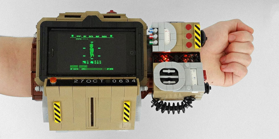 custom LEGO Fallout 76 Pip-Boy 2000