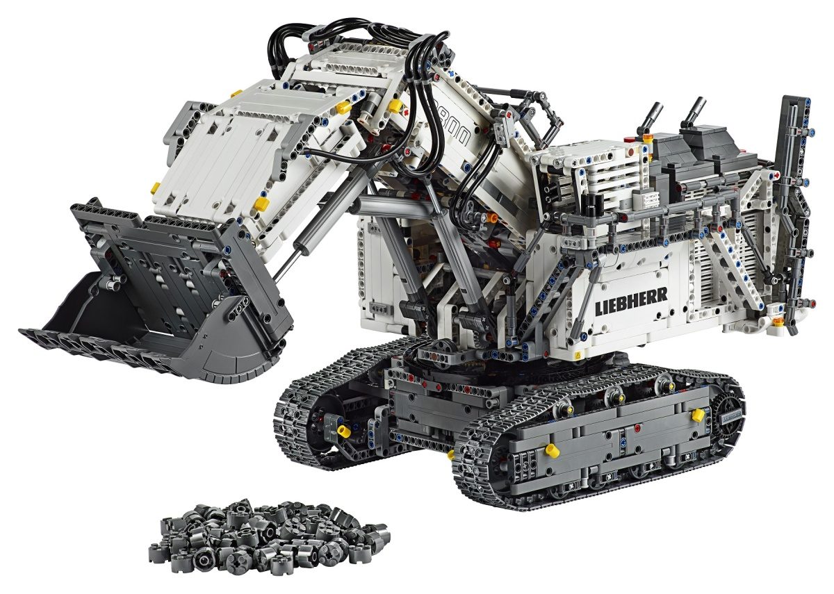 New Massive LEGO Technic Sets Available Today: the Liebherr R 9800 (42100) and Land Rover Defender (42110)