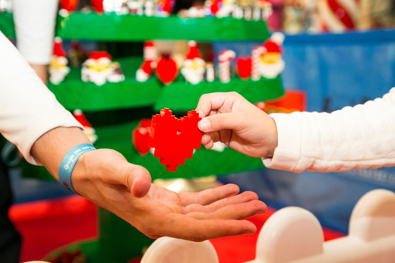 LEGO Relaunches Its #BuildtoGive Holiday Campaign