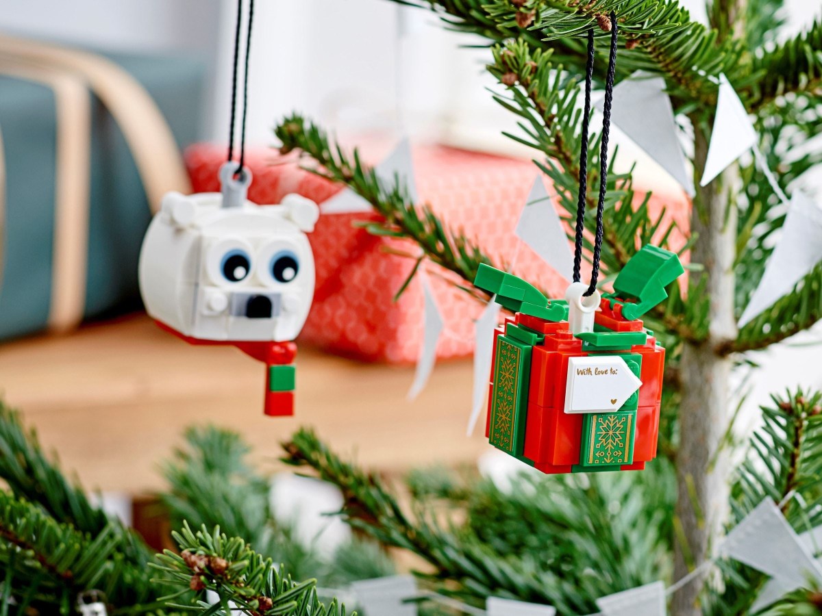 Seasonal LEGO Polar Bear & Gift Pack (40494) Now Available