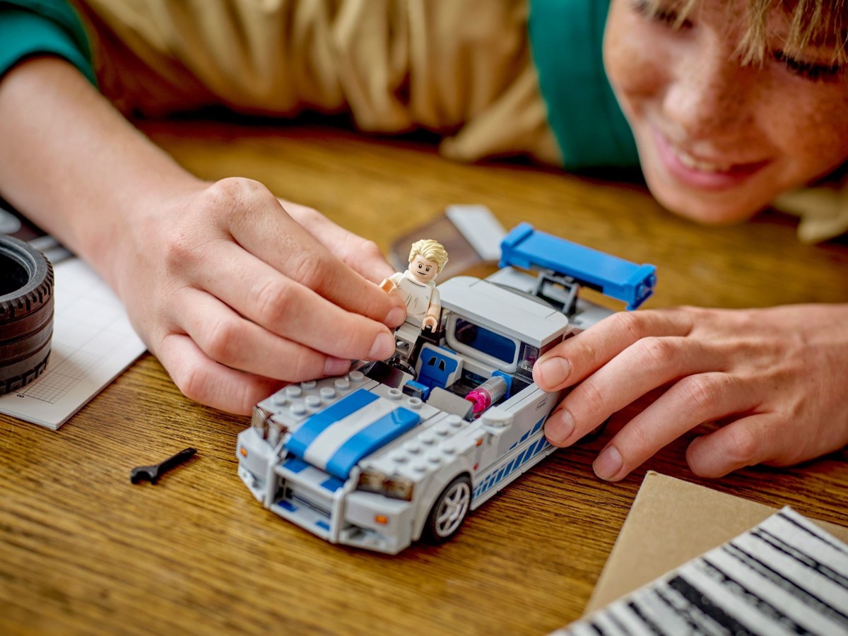 LEGO Speed Champions 2 Fast 2 Furious Nissan Skyline GT-R (R34) Pays Tribute to Brian O’Conner