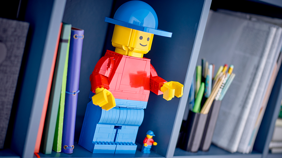 The Up-Scaled LEGO Minifigure (40649) Set Has Arrived!