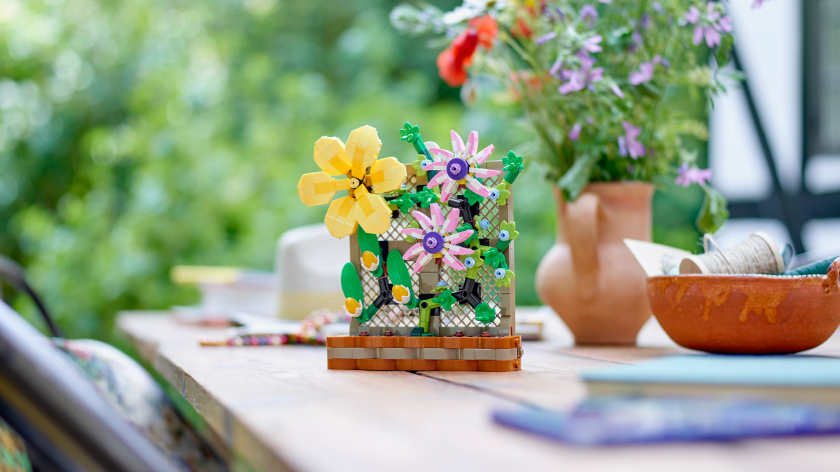 Introducing the LEGO Flower Trellis Display 40683 | Officially Revealed
