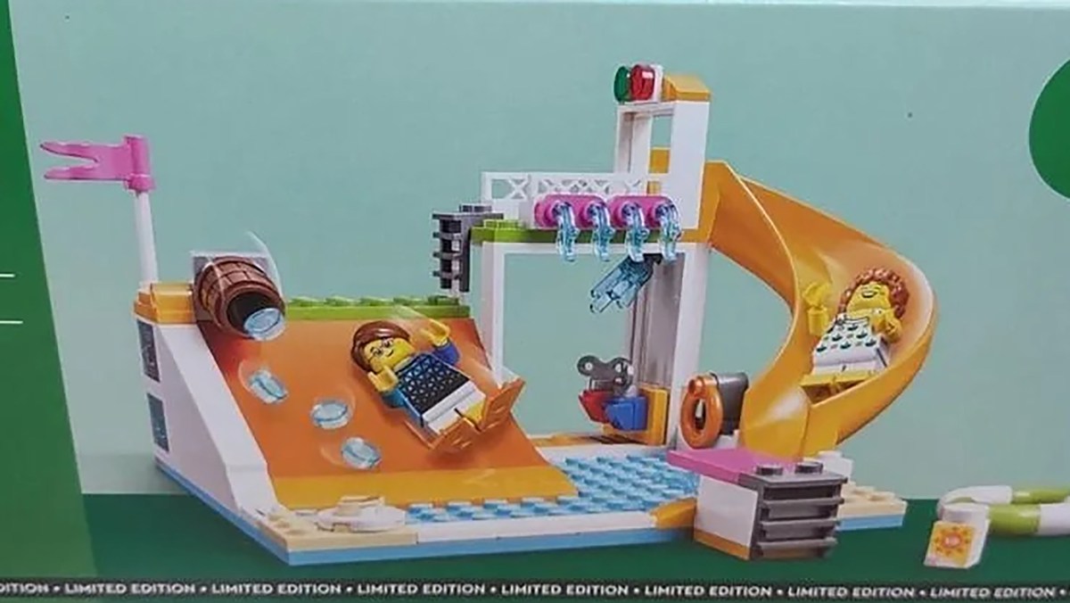 Here’s an Exciting Preview: the LEGO Water Park 40685 GWP Set Splashes Onto the Scene!