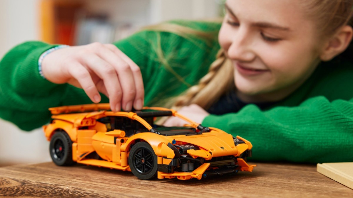 LEGO Technic Lamborghini Huracan Tecnica Orange (42196) Officially Revealed!