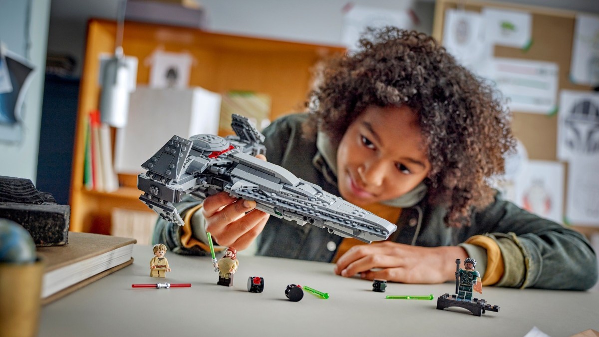 LEGO Star Wars Darth Maul’s Sith Infiltrator with Exclusive Saw Gerrera Minifigure Revealed!